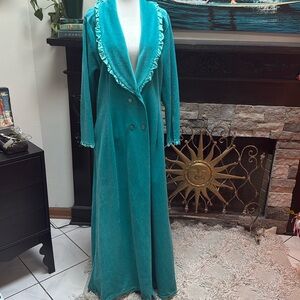 Vintage teal robe soft ruffles large 70s